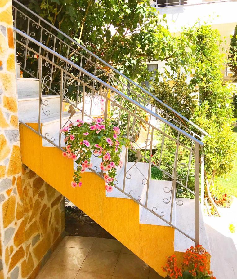 Vila Aliaj Luxury Apartment With 2 Rooms With Private Wonderful Terrace Durrës Exterior foto