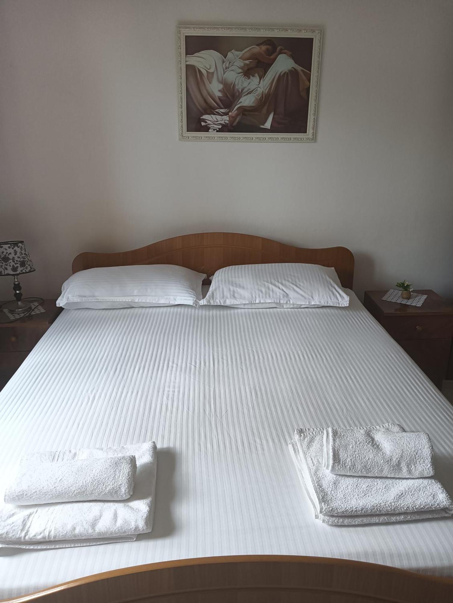 Vila Aliaj Luxury Apartment With 2 Rooms With Private Wonderful Terrace Durrës Exterior foto